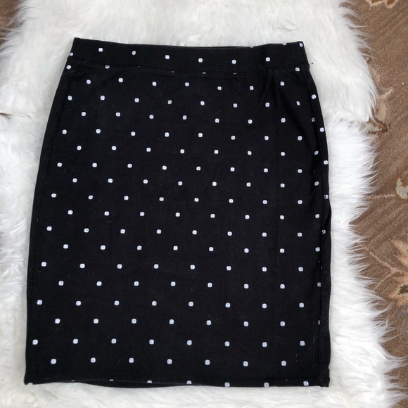 Adorable form fitting old navy skirt - Picture 2 of 3